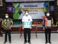 BERPRESTASI: Bupati Sumenep, Achmad Fauzi, usai menerima opini WTP dari BPK-R1 (Foto: Istimewa)