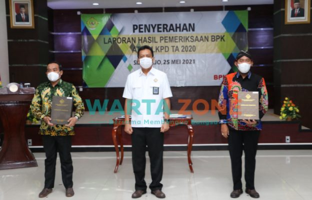 BERPRESTASI: Bupati Sumenep, Achmad Fauzi, usai menerima opini WTP dari BPK-R1 (Foto: Istimewa)