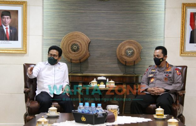 Foto: Menteri Desa, Pembangunan Daerah Tertinggal, dan Transmigrasi (Mendes PDTT) Abdul Halim Iskandar, saat beraudiensi bersama Kapolri Jenderal Listyo Sigit Prabowo, di Mabes Polri.