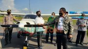 Foto: Kapuspotdirga Marsma TNI Fajar Adriyanto saat memberikan keterangan terkait pesawat (tipe atau macam-macam) pesawat yang dihadirkan di Bandara Notohadinegoro Jember.