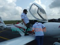 Foto: Bupati Jember Hendy Siswanto, saat terbang bersama pilot Tim Garuda Terbang. Setelah beberapa menit fly pass di atas langit Jember.