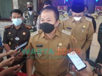 Foto: Bupati Jember, Hendy Siswanto, saat dikonfirmasi usai rapat di Pendapa Wahyawibawagraha.
