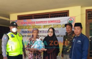 Pemdes Jate Giliraja Salurkan 160 Paket Sembako untuk Janda Lansia