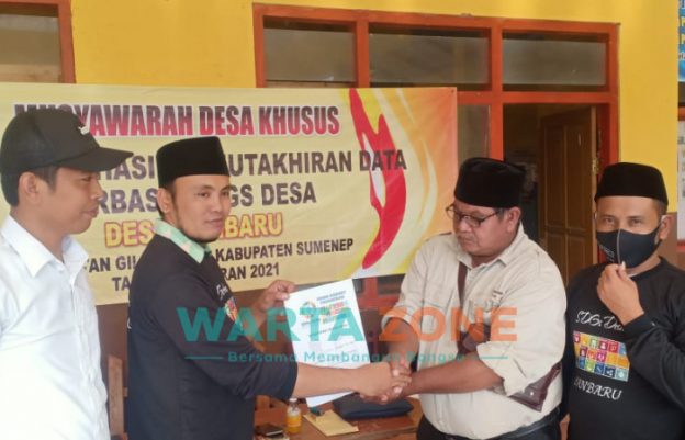 Foto: Pemdes Banbaru, Pulau Giliraja, Kecamatan Giligenting, Sumenep, saat menggelar musyawarah Desa Khusus penetapan hasil pemutakhiran data berbasis SDGs di balai Desa setempat.