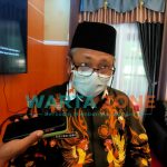 LUGAS: Kepala Dinkes Sumenep, Agus Mulyono, saat memberikan keterangan usai rapat bersama Forkopimda di Pendopo Keraton Sumenep (Foto: Abd Wakid)