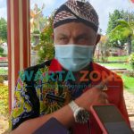 LUGAS: Plt Kepala Disdik Sumenep, Moh. Iksan, saat memberikan keterangan (Foto: Abd Wakid)