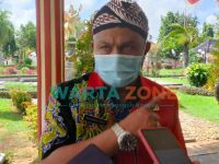 LUGAS: Plt Kepala Disdik Sumenep, Moh. Iksan, saat memberikan keterangan (Foto: Abd Wakid)
