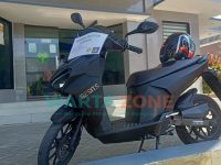 Foto: Motor listrik Gesits terpajang di depan pintu masuk kantor pusat BPRS Bhakti Sumekar Sumenep.