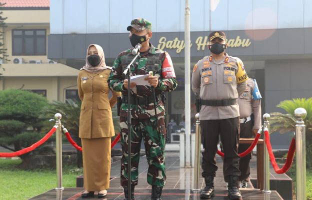 Foto: Apel gelar pasukan penegakan protokol kesehatan (prokes), di Mapolres Mojokerto.