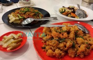 Ayam Pasir Emas, Menu Favorit Akhir Pekan di Warung Klempoken Jember