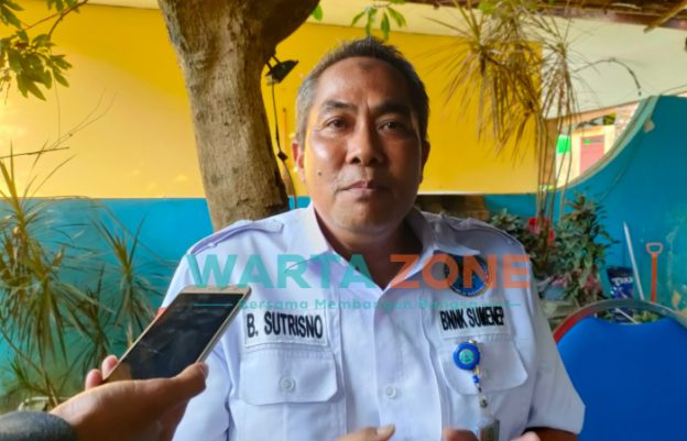SANTAI: Kepala BNNK Sumenep, Bambang Sutrisno, saat memberikan keterangan (Foto: Abd Wakid)