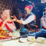 Foto: Bupati Pamekasan, H. Baddrut Tamam, saat mengunjungi salah satu lansia di Kelurahan Bugih, Kecamatan Kota Pamekasan.