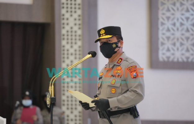 TEGAS: Kapolda Jatim, Irjen Pol Nico Afinta saat memberikan sambutan dalam acara Sertijab (Foto: Dok. WARTA ZONE)
