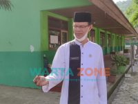 Foto: Batu seukuran kelereng memiliki keanehan ditemukan di SMPN 1 Mayang, Kabupaten Jember.
