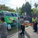 OLAH TKP: Petugas kepolisian saat di lokasi kecelakaan maut di Jalan Raya Nasional Desa Pekandangan Barat, Bluto (Foto: Dok. WARTA ZONE)