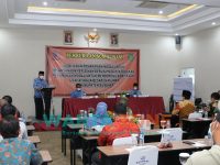 Foto: Sekretaris Daerah (Sekda) Kabupaten Sumenep, Ir. Edy Rasiyadi, saat membuka Sosialisasi Kebijakan Penanaman Modal dan Kemitraan Usaha, di De Bagraf Hotel.
