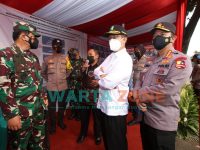 Foto: Panglima TNI bersama Kapolri, saat blusukan ke RT003 RW003, Kelurahan Cilangkap, Kecamatan Cipayung, Jakarta Timur, Sabtu (19/6/2021).