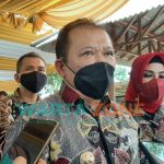 Foto: Bupati Jember, Hendy Siswanto saat dikonfirmasi sejumlah wartawan, usai menggelar Rakor Intensitas Pemberlakukan Pembatasan Kegiatan Masyarakat Skala Mikro (PPKM Mikro).