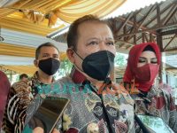 Foto: Bupati Jember, Hendy Siswanto saat dikonfirmasi sejumlah wartawan, usai menggelar Rakor Intensitas Pemberlakukan Pembatasan Kegiatan Masyarakat Skala Mikro (PPKM Mikro).
