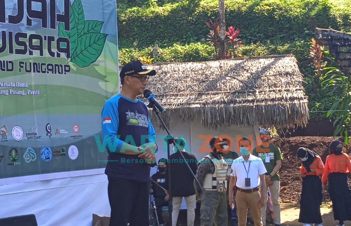 Foto: Wakil Bupati Jember Muhammad Balya Firjaun Barlaman (Gus Firjaun) saat memberikan sambutan dalam acara jelajah 'Wisata and Funcamp' di Agrowosata Boma Gunung Pasang, Kecamatan Panti.
