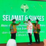 DILAUNCHING: Bupati Sumenep, Achmad Fauzi bersama Direktur Operasional BBS, Hairil Fajar dan Direktur Bisnis BBS, Cahya Wiratama saat meresmikan tiga produk baru (Foto: Abd Wakid)