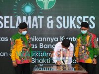 Foto: Bupati Sumenep, Achmad Fauzi, didampingi jajaran direksi BBS, saat meresmikan gedung baru kantor Kas Bangkal yang digelar di Pendopo Kecamatan Kota Sumenep.