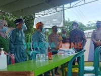 SIGAP: Bupati Sumenep, Achmad Fauzi, bersama jajaran Forkopimda, saat meninjau kesiagaan petugas medis di pos perbatasan, di wilayah Pasongsongan (Foto: Ajie Putra)