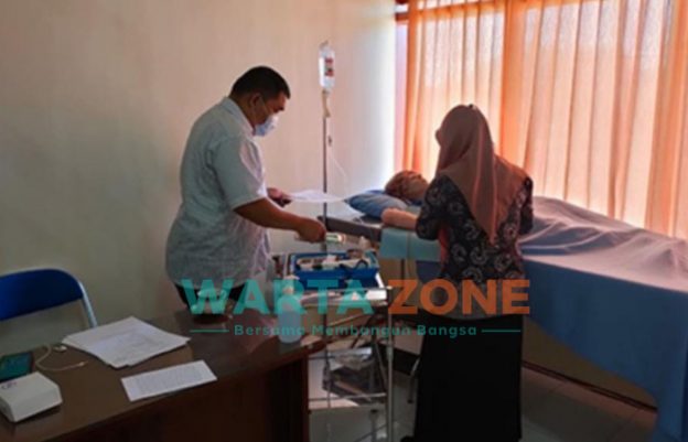 Foto: Praktek Uji Kompetensi yang dilakukan peserta perawat di ruang Laboratorium OSCE Fakultas Ilmu Kesehatan Universitas Jember.