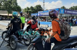 Jelang HUT Bhayangkara ke-75, Penyandang Difabel Jember Dapat SIM Gratis