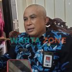 JELAS: Plt Kadisdik Sumenep, Moh. Iksan, saat ditemui di ruang kerjanya (Foto: Abd Wakid)