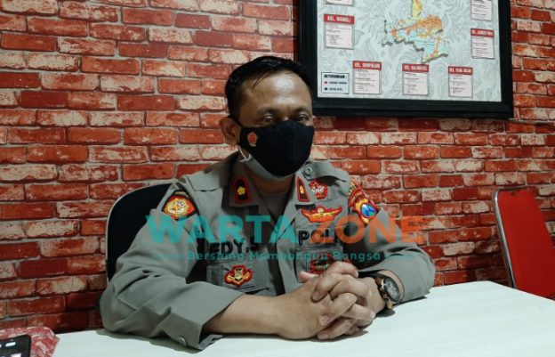 Caption : Kapolsek Kaliwates Kompol Edy Sudarto saat dikonfirmasi di Mapolsek Kaliwates, Kabupaten Jember, Selasa (29/6/2021).