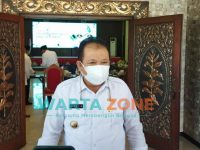 Caption : Bupati Jember, Hendy Siswanto, saat dikonfirmasi sejumlah wartawan usai rapat koordinasi (Rakor) percepatan Vaksinasi Covid-19 di Pendapa Wahyawibawagraha.