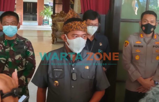 LUGAS: Bupati Sumenep, Achmad Fauzi bersama jajaran Forkopimda saat memberikan keterangan (Foto: Abd Wakid)