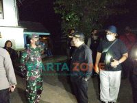 Caption : Bupati Jember, Hendy Siswanto dan Wabup MB Firjaun Barlaman, saat sidak di Eks Lokalisasi Besini, di Desa Puger Kulon, Kecamatan Puger, Minggu (4/7/2021), malam.