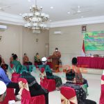 Foto: Bupati Sumenep, Achmad Fauzi, saat menyalurkan bantuan hibah untuk lembaga keagamaan secara simbolis, Selasa (6 Juli 2021).