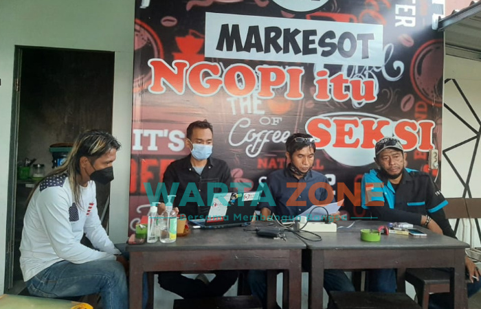 TERBUKA : DPC LPK-RI Kabupaten Jember, saat menyampaikan tentang pembukaan posko pengaduan konsumen (Foto: Nur Imatus Safitri)