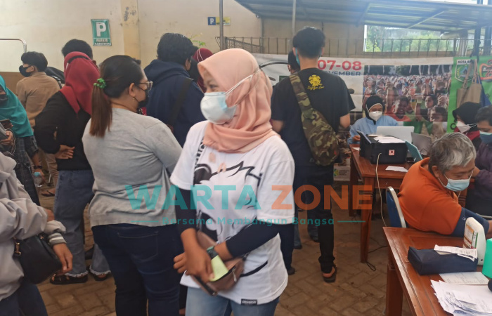 Foto: Antusiasme masyarakat kota Batu, terhadap vaksin covid-19 di masa penerapan Pemberlakuan Pembatasan Kegiatan Masyarakat (PPKM) Darurat sangat tinggi.