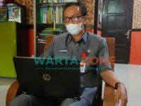 LUGAS: Wakil Sekretaris Satgas Percepatan Penanggulangan COVID-19 Sumenep, R. Abd Rahman Riadi, saat memberikan keterangan (Foto: Abd Wakid)