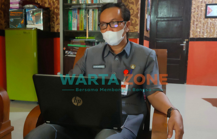 LUGAS: Wakil Sekretaris Satgas Percepatan Penanggulangan COVID-19 Sumenep, R. Abd Rahman Riadi, saat memberikan keterangan (Foto: Abd Wakid)