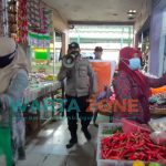 Caption: Tim Satgas Covid-19, dan Muspika Kecamatan kencong saat sidak di Pasar Baru Kencong Jember.