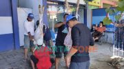 Caption: Pemotongan hewan kurban di Kantor DPC Partai Demokrat Jember di Jalan Sriwijaya, Kecamatan Sumbersari, Selasa (20/7/2021).