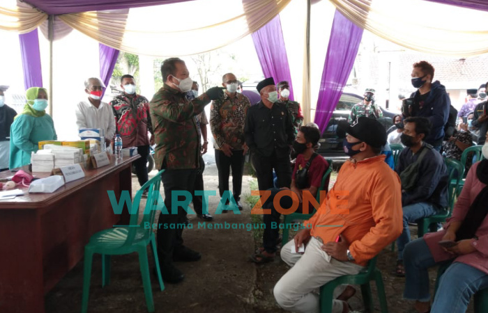 Caption: Kegiatan Bupati Jember dan jajaran Forkopimda di Desa Kaliglagah, Kecamatan Sumberbaru, Kamis (22/7/2021).