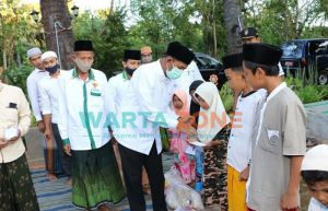 HAN 2021: Bupati Sumenep Berbagi dengan Anak Yatim, Gantungkan Doa Pandemi Segera Berakhir