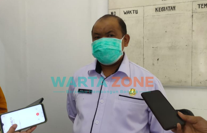 Caption: Plt. Kepala BPBD Jember M. Jamil, saat dikonfirmasi sejumlah wartawan di Mako BPBD Jember di Jalan Danau Toba, Kecamatan Sumbersari, Jumat (23/7/2021).