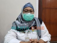 Caption: Plt. Kepala Dinas Kesehatan Kabupaten Jember dr. Wiwik Supartiwi, saat dikonfirmasi wartawan.