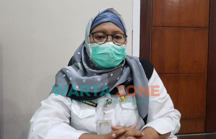 Caption: Plt. Kepala Dinas Kesehatan Kabupaten Jember dr. Wiwik Supartiwi, saat dikonfirmasi wartawan.
