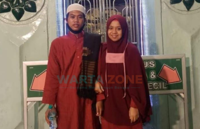 SUMRINGAH: Muliyana bersama sang suami, Zulfikar Hajar sebelum hilang (Foto: Dok. WARTA ZONE)