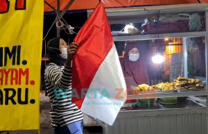 Simbol Semangat Lawan Covid-19, Para PKL di Surabaya Kompak Kibarkan Bendera Merah Putih