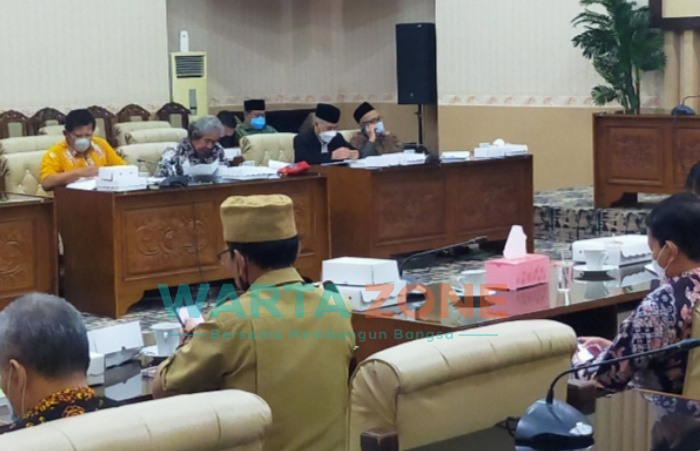 Foto: Pansus Raperda RPJMD 2021-2026 DPRD Banyuwangi, saat menggelar public hearing bersama elemen masyarakat.