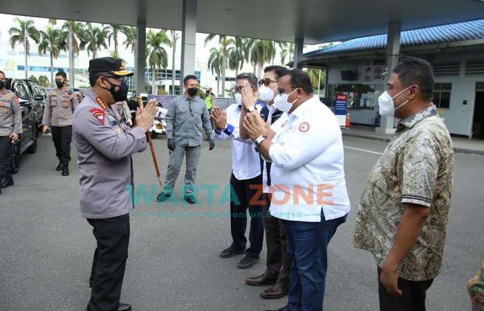 Foto: Kapolri Jenderal Listyo Sigit Prabowo, saat meninjau pelaksanaan vaksinasi di PT Epson, Kawasan EJIP, Cikarang Selatan, Bekasi.